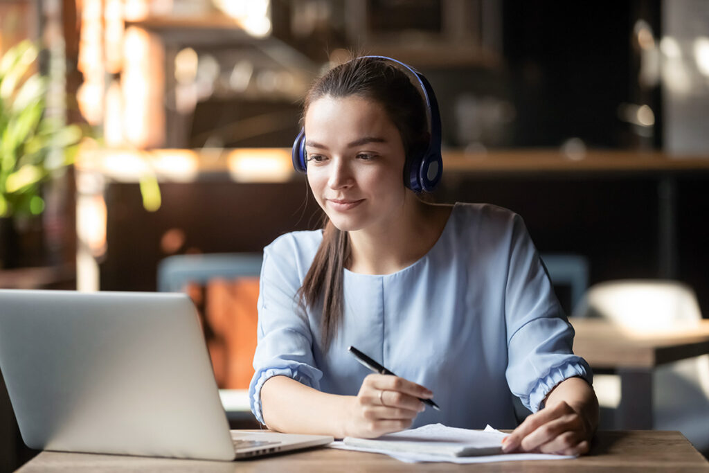 Utbildning online. Shutterstock.com